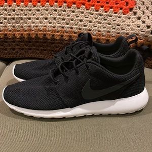 Nike Men’s Roshe One